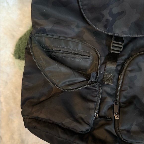 Lululemon Carry Onward Rucksack (12L) Black Camo - Picture 2 of 5